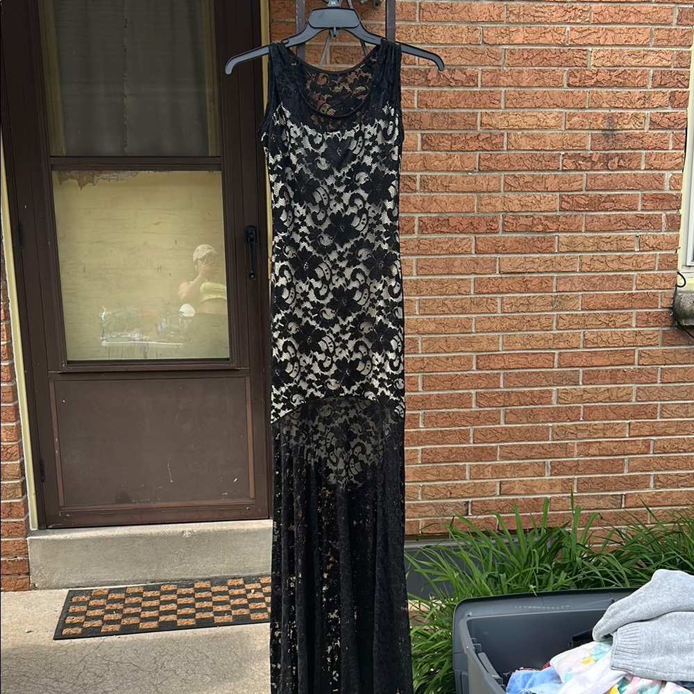 Elegant Black Lace Evening Dress